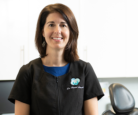 //maclinik.ca/wp-content/uploads/2024/08/DR-ARS-team-ChantalArsenault.jpg